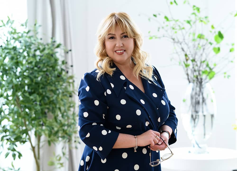 Менімен сөйлесу ыңғайлы болатынын түсіну үшін, менің қысқа бейне жазбамды көріңіз